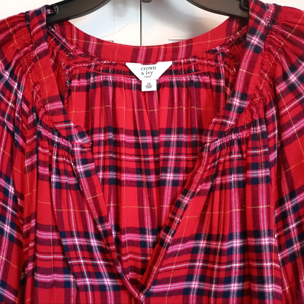 ππ Like New - Crown & Ivy Christmas Plaid V-Neck 3/4 Sleeve Blouse (2X)ππ - Picture 2 of 10